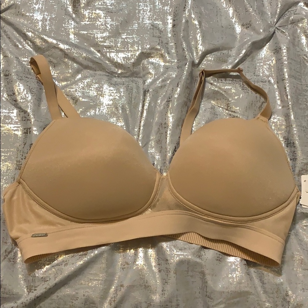 BNWT Chantelle XL wireless bra